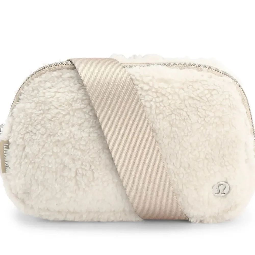 Lululemon Everywhere Belt Bag